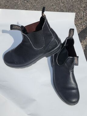 Blundstone-Style Black Leather Chelsea Boots